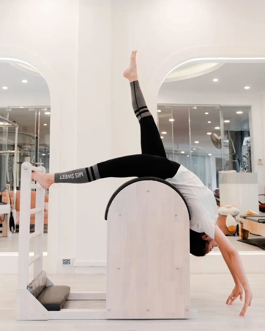 Ruang studio reformer The Heat yang hangat